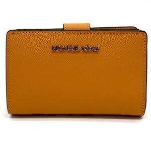 Michael Kors Medium Bifold Zip Chain Wallet Cider